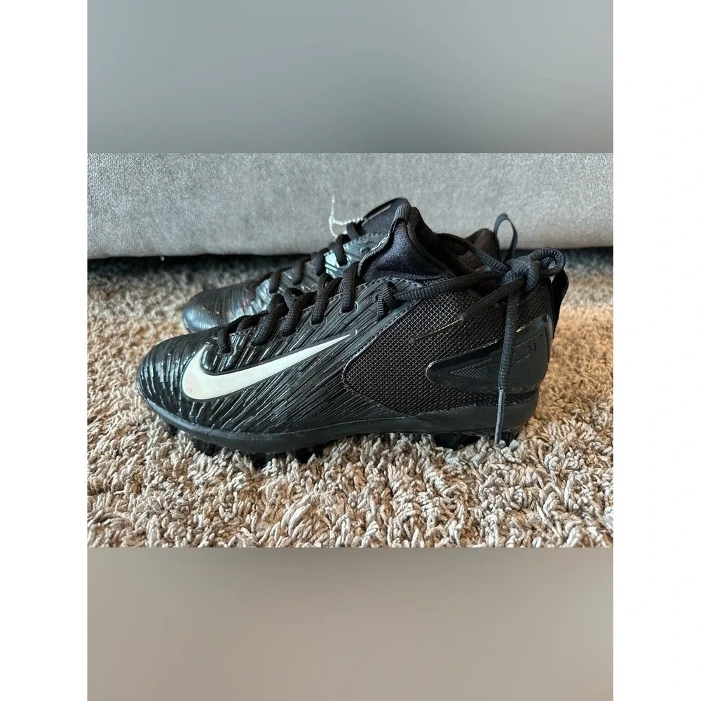 Nike Trout Youth Baseball Black Cleats - size 5.5